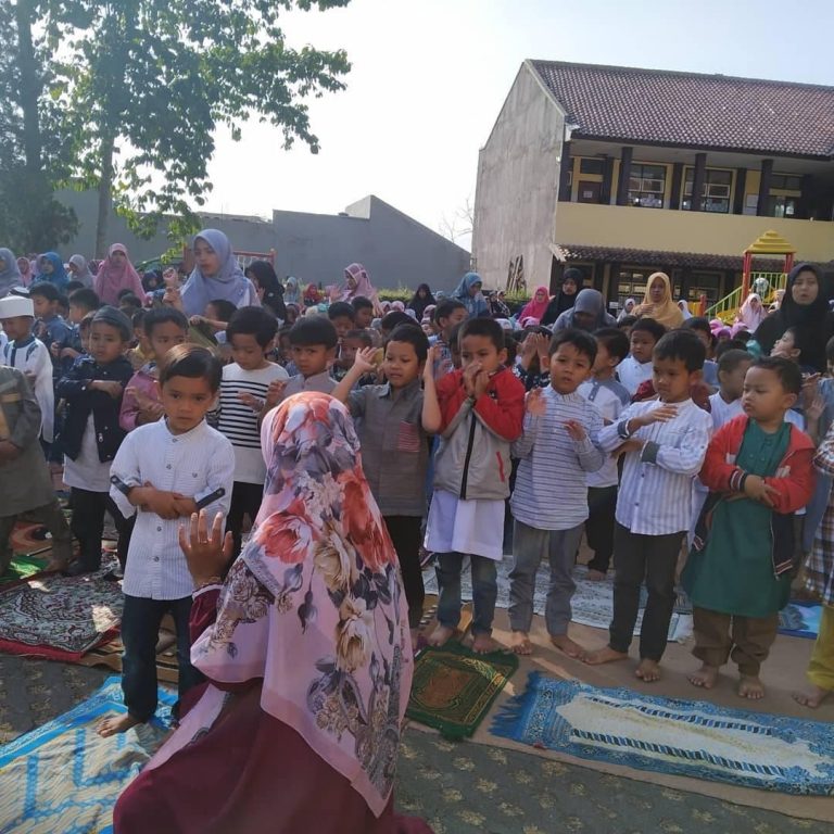 TK Persis Tarogong Selenggarakan Simulasi Sholat Idul Adha