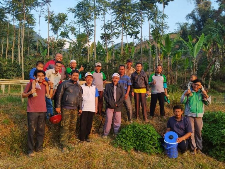 Asatidz Pesantren Persis Tarogong Lakukan Rekreasi Ke Kebun Kopi
