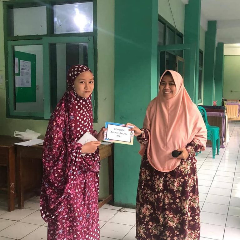 Asrama Putri Berikan Apresiasi Melalui Program Santri of The Month