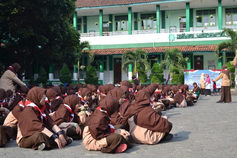 Santri MTs Persis Tarogong Ikuti Mission Scout