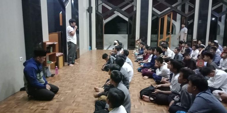 Asrama Putra Bareng Poliklinik Al Amanah Lakukan Penyuluhan Kesehatan