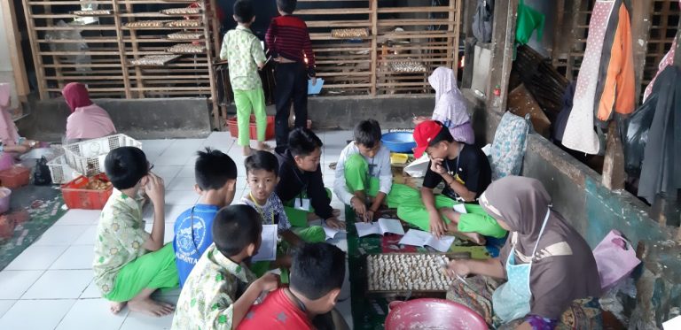 Bekali Life Skill Santri SDIT Persis Tarogong Selenggarakan Home Stay