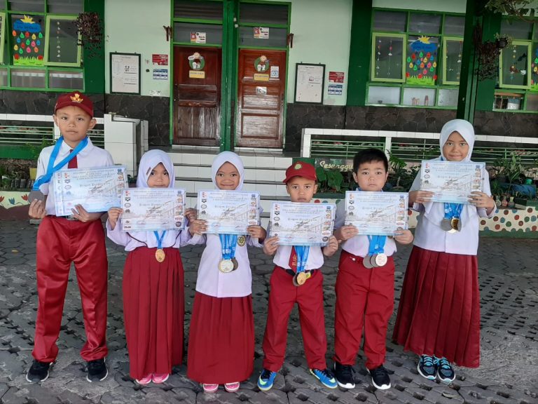 Atlit Renang SDIT Persis Tarogong Berhasil Memborong Medali