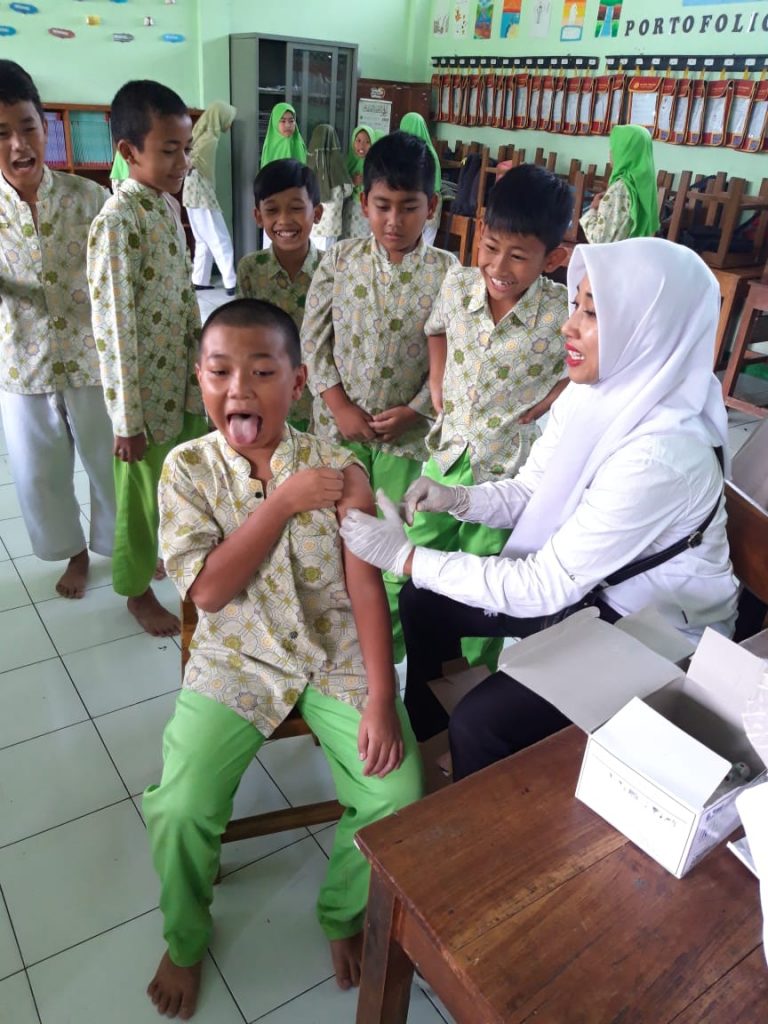 270 Santri SDIT Persis Tarogong Diimunisasi