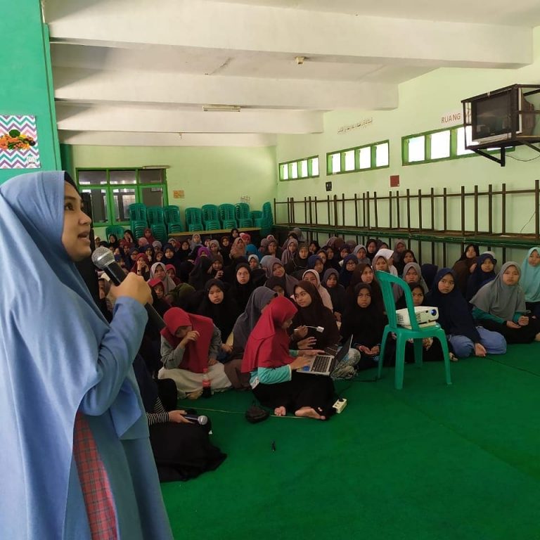 Asrama Putri Pesantren Persis Tarogong Bareng Poliklinik Al Amanah Lakukan Penyuluhan Kesehatan