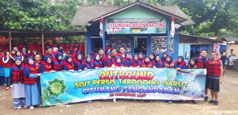 Bangun Kekompakan, Guru SDIT 1 & 2 Persis Tarogong Ikuti Outbound