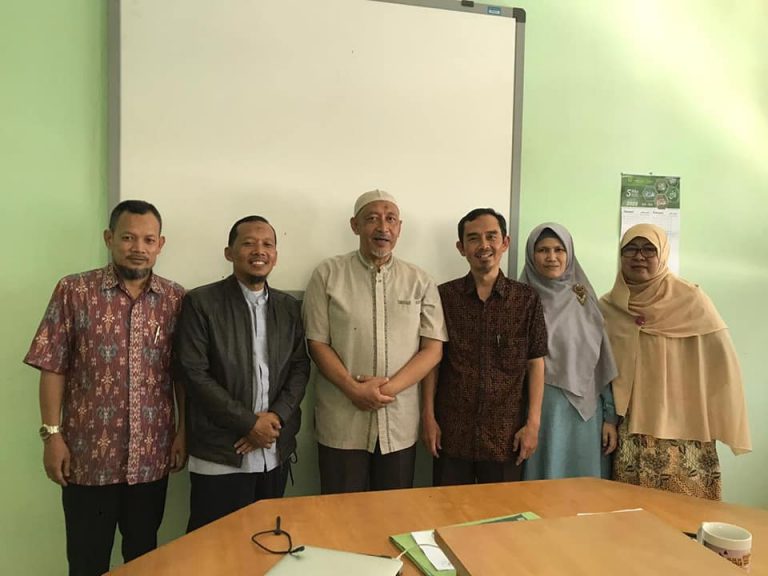 Empat Orang Asatidz Pesantren Persis Tarogong Diberangkatkan Umrah