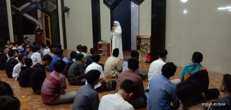Asrama Putra Pesantren Persis Tarogong Berikan Penyuluhan Kesehatan