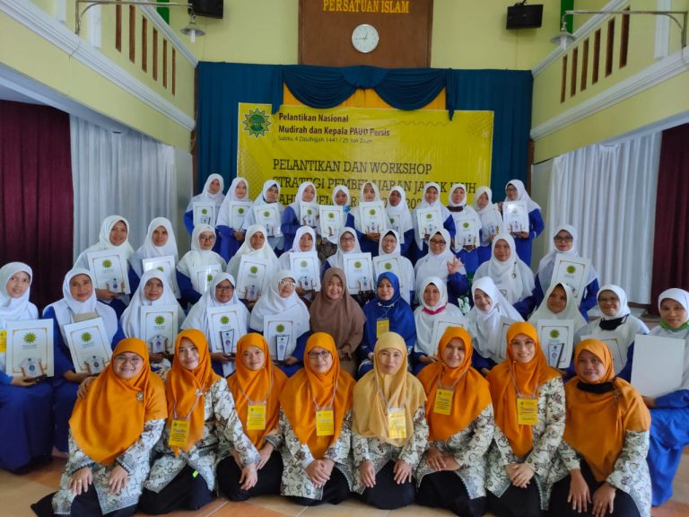 Heni Nuraeni, S.Pd.I Resmi Dilantik Jadi Mudiroh TK Persis Tarogong