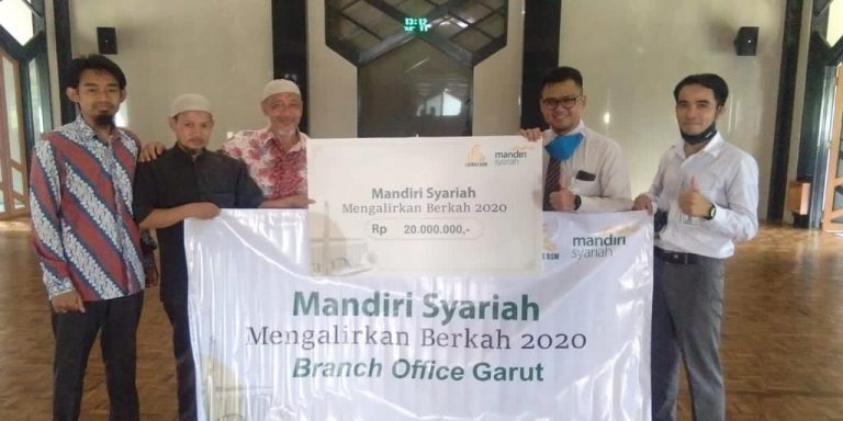 DKM Ihyaul Islam Terima Bantuan Dari Laznas BSM