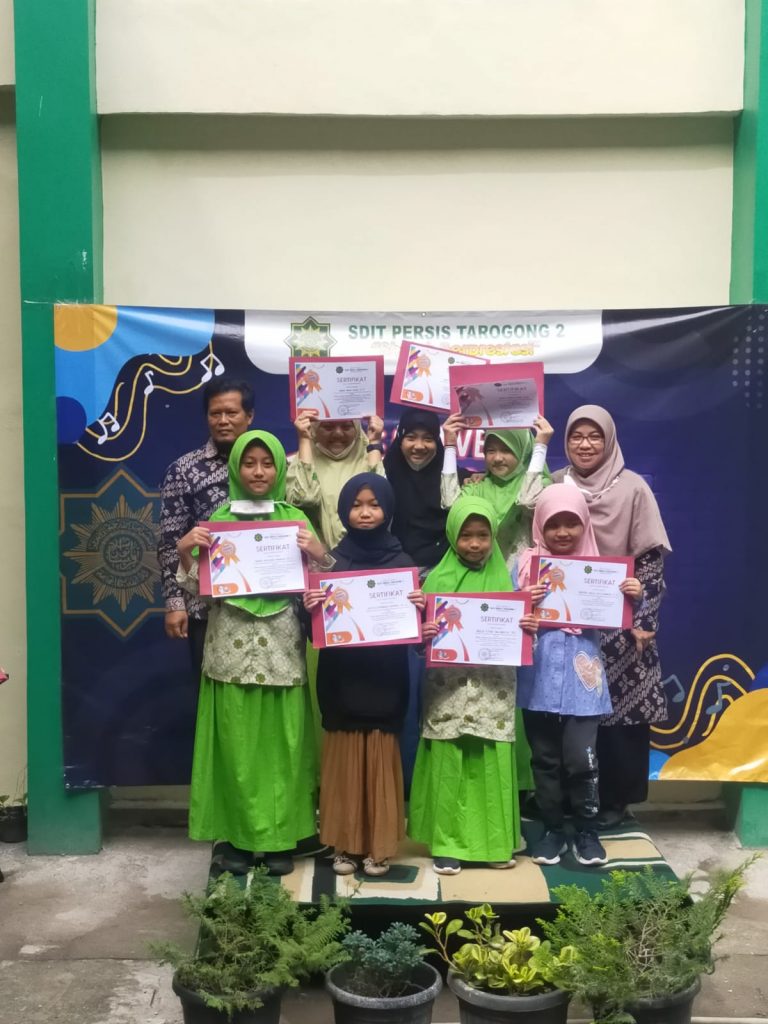 Lima Santri Sholeh Berprestasi Semester I TP 2021-2022 SDIT 2 Persis Tarogong