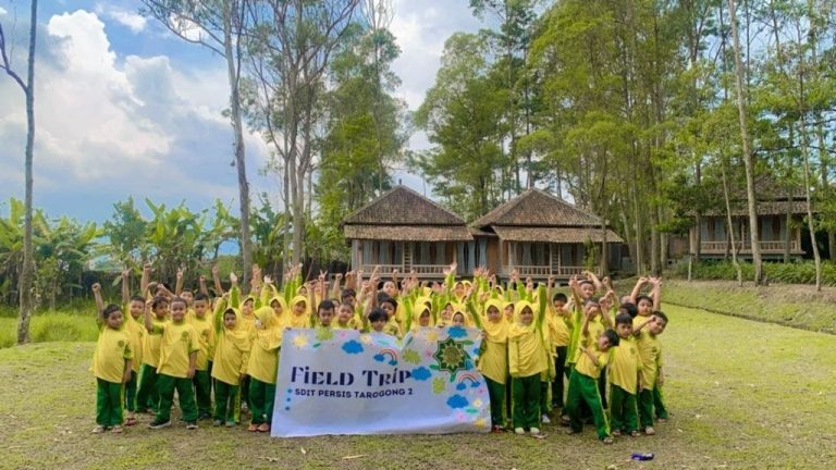 Fieldtrip : Belajar Bersama dengan Gembira Dilingkungan Alam