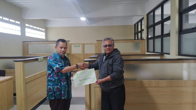 Pesantren Titipkan Bantuan Bagi Korban Gunung Semeru Melalui PZU