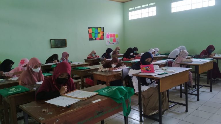 Kompetisi Untuk Berprestasi : 504 Calon Santri Tsanawiyah Ikuti Proses Seleksi