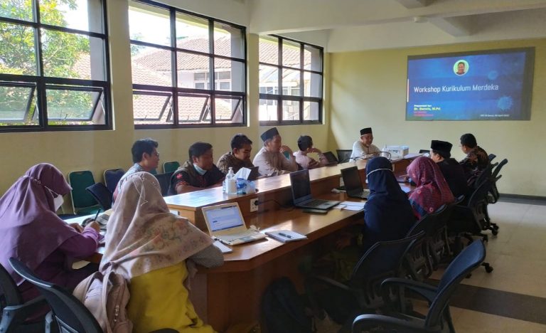 Pesantren Susun Kurikulum Khas & Adopsi Kurikulum Merdeka
