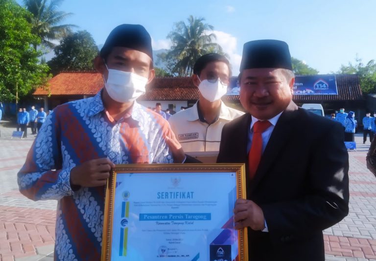 persistarogong Raih Penghargaan Dari Bupati Atas Peran Serta Aktif Mengelola Konten Positif