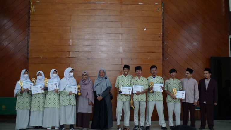 Santri Santri Terbaik Semester II TP 2021-2022 MA Persis Tarogong