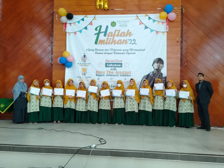 Santri Santri Berprestasi Semester II TP 2021-2022 MTs Persis Tarogong