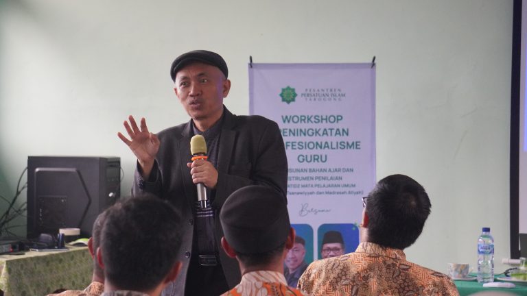 Guru Profesional : Menginspirasi dan Bisa Menulis