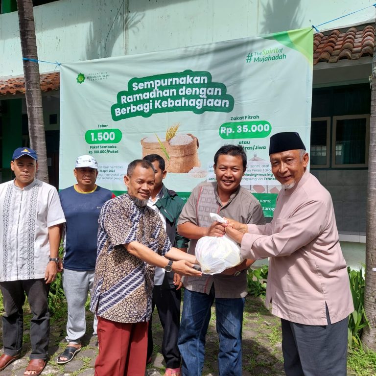 Berbagi Kebahagiaan di Bulan Ramadhan :  1300 Paket Sembako Disalurkan Kepada Masyarakat
