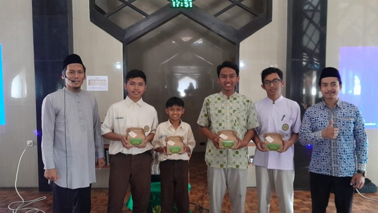 Mentoring : Program Baru Pesantren Untuk Pembinaan Adab Santri