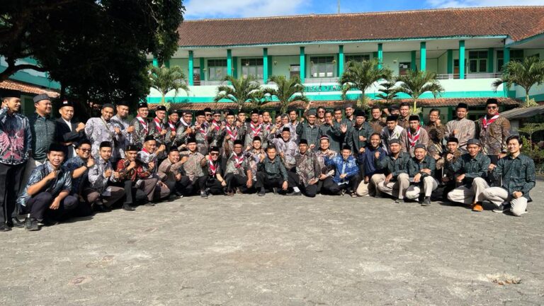 HUT RI ke 78 : Pesantren Gelar Ihtifal Yaumil Istiqlal Pertama untuk Tingkatkan Ukhuwah dengan Semangat Cinta Tanah Air