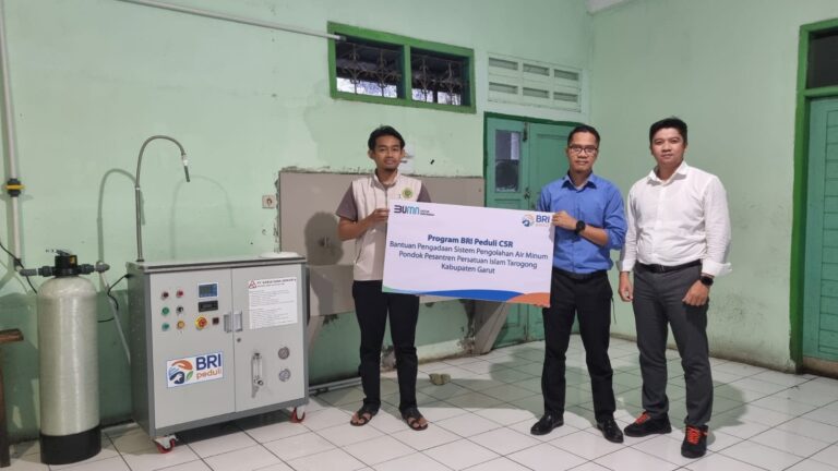 Pesantren Persis Tarogong Terima Alat Penyaringan Air Minum dari Program CSR BRI Peduli