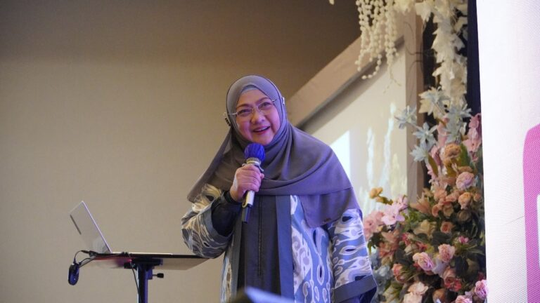 dr. Aisah Dahlan Hadirkan Inspirasi dalam Parenting SDIT Persis Tarogong 2 “Menjadi Orang Tua yang Bahagia – Kita Bikin Romantis”