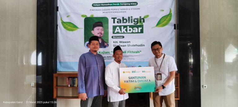 BSI Berikan Santunan untuk Santri Yatim dan Dhuafa di Pesantren Persis Tarogong