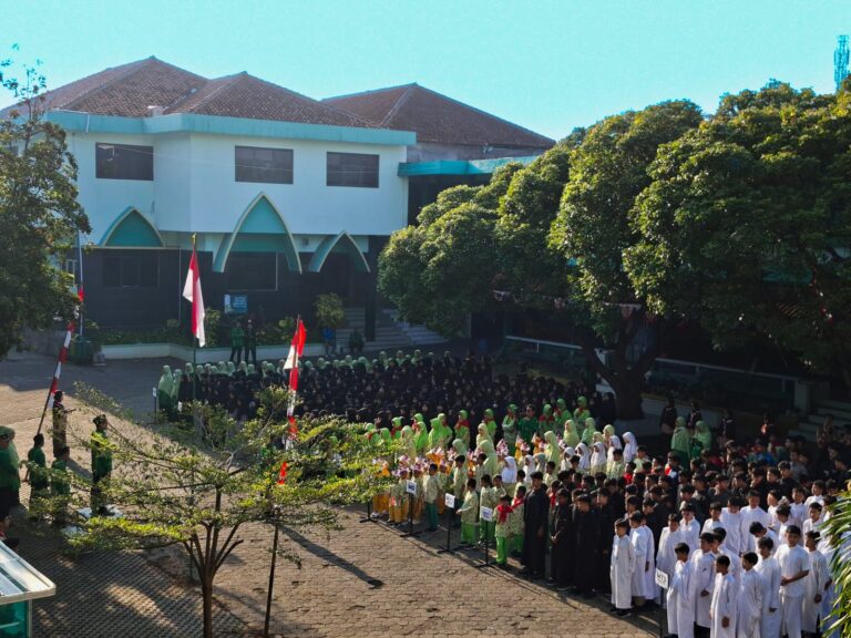 Haflah Yaum Istiqlal: Bersatu Lebih Kuat, Maju Lebih Cepat, Pesantren Hebat!