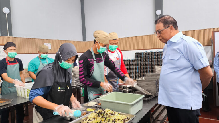 Deputi BGN Kunjungi Pesantren Persis Tarogong, Apresiasi Program MBG
