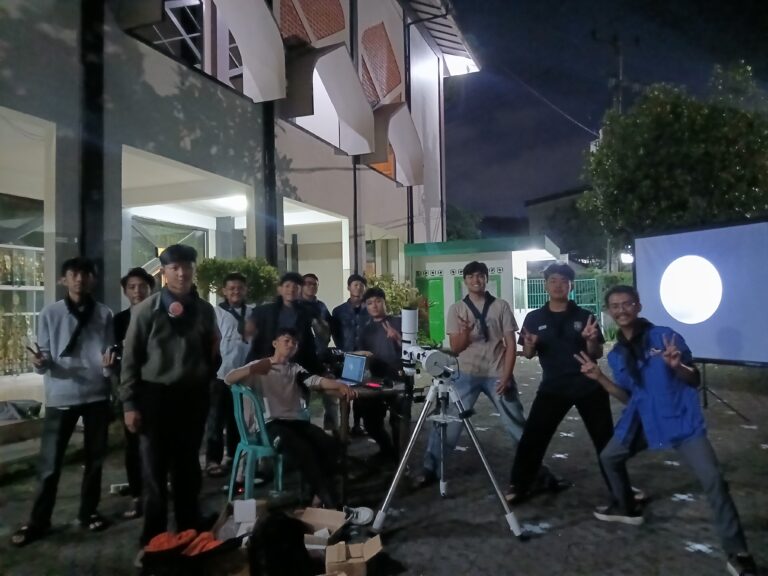 Pengamatan Gerhana Bulan – Pesantren Persis Tarogong