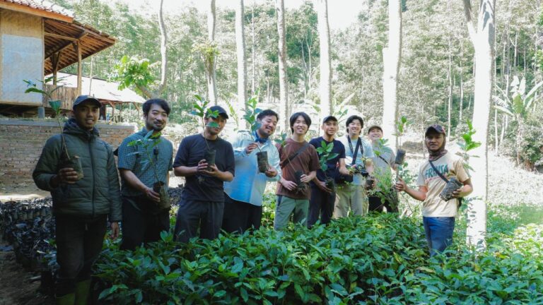 Menembus Pasar Jepang: Bagaimana Kopi Tujuhenam Membuktikan Pesantren Mampu Berdaya dan Berekspor
